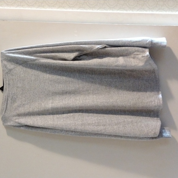 Woman’s Karen Neuburger Large Live Love Lounge Sleep top in gray. New with tags - Picture 3 of 4